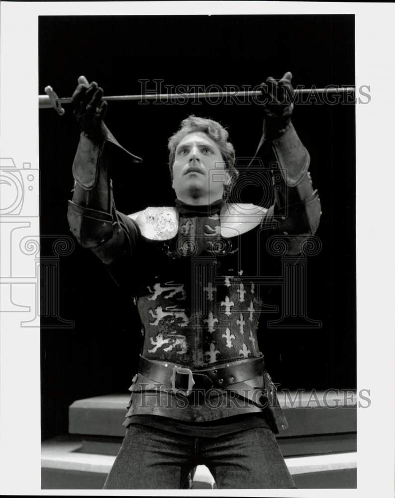 1990 Press Photo Actor Marco Barricelli stars in &quot;Henry V&quot; - pia10444- Historic Images