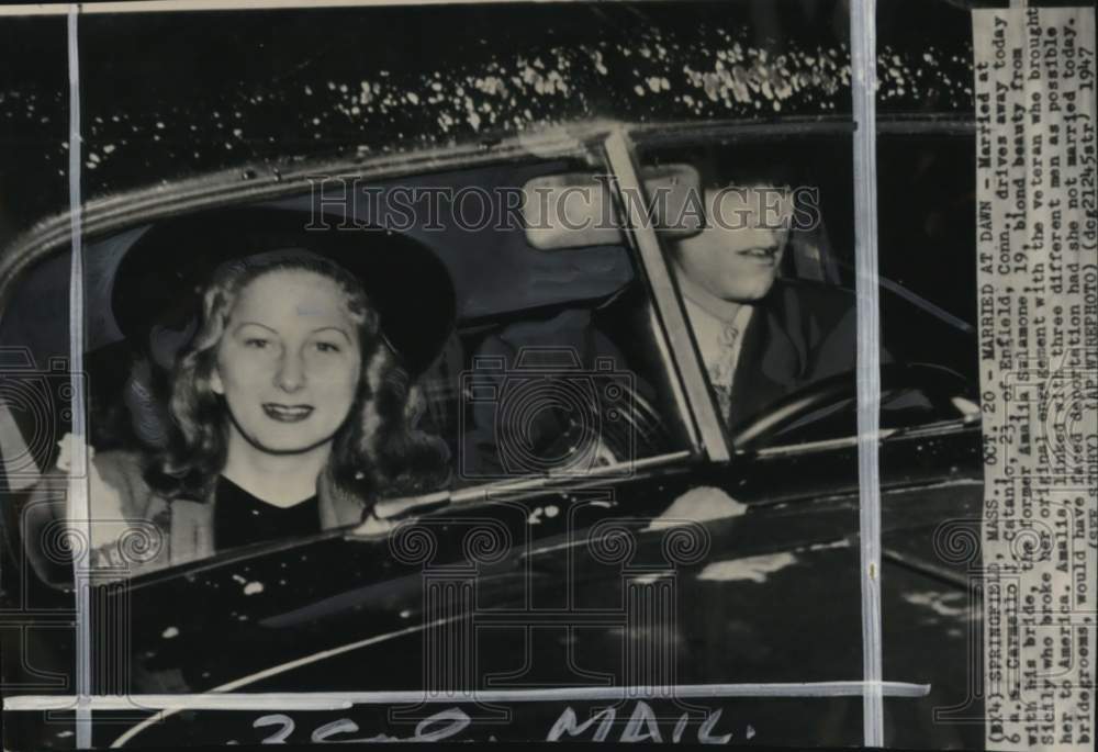 1947 Press Photo Carmelo J Catanio &amp; bride Amalia Salamone in car, Massachusetts- Historic Images