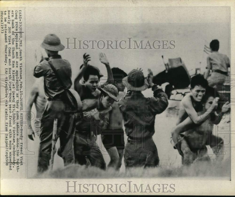 Load image into Gallery viewer, 1973 Press Photo Freed Viet Cong prisoners of war at Quang Tri, South Vietnam

