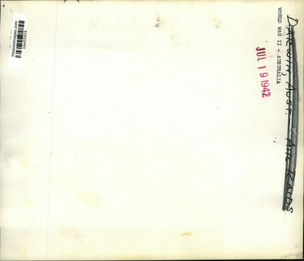 1942 Press Photo Japanese bombs Darwin, Australia, World War II - pim02424