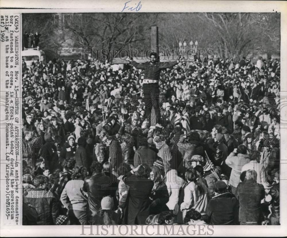 1969 Press Photo Anti-war demonstration at Washington Monument in Washington, DC