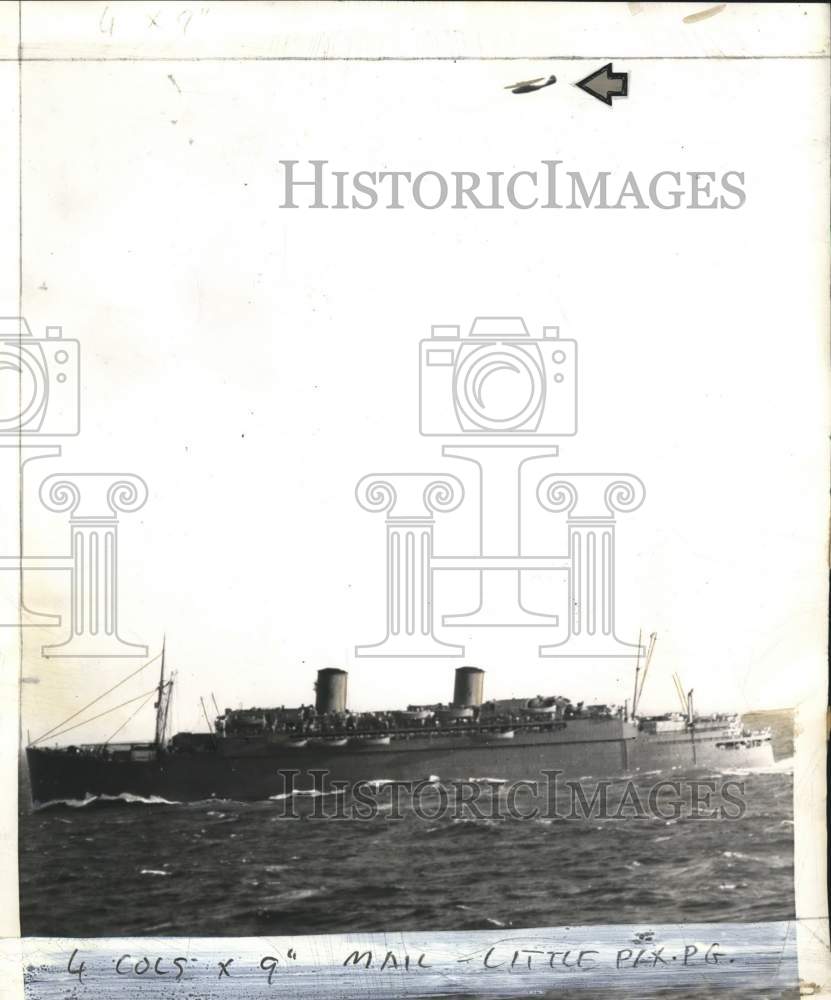 1942 Press Photo US Navy PBY patrol bomber overflies Pacific convoy in WWII