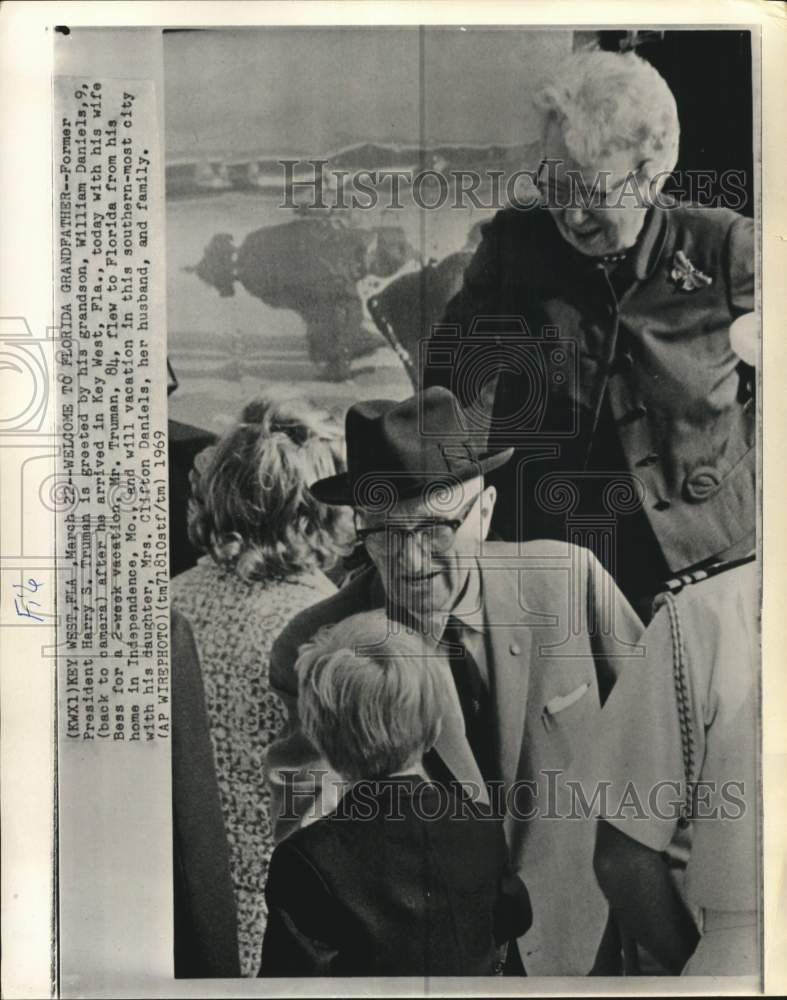 1959 Press Photo Former President Harry Truman with family in Key West, Florida