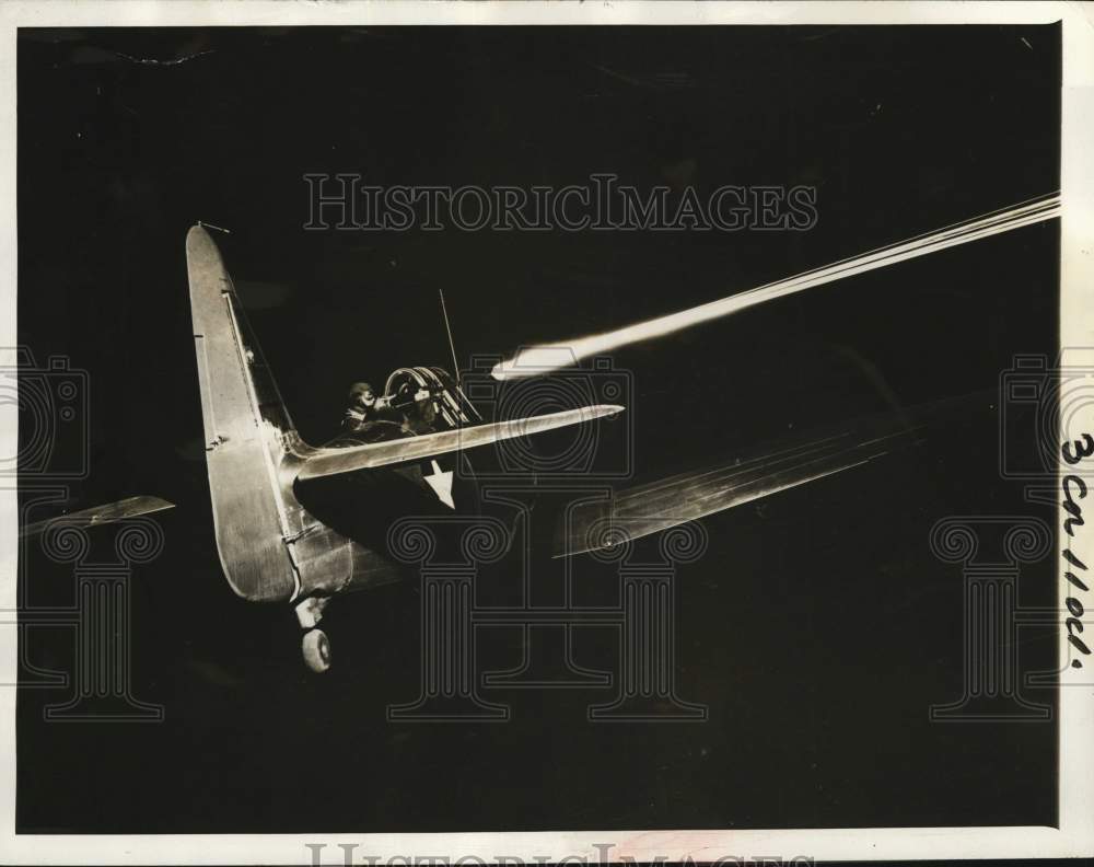 1942 Press Photo Harlingen Gunnery student fires plane's machine gun over Texas