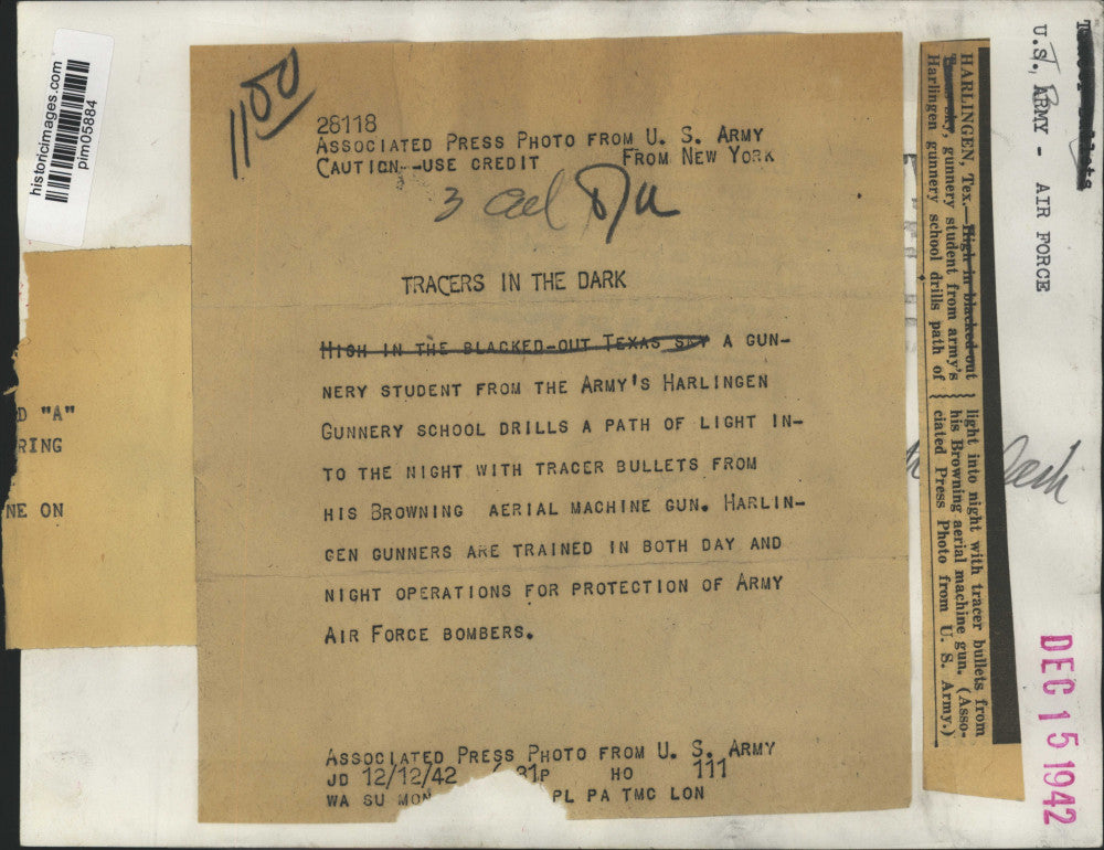 1942 Press Photo Harlingen Gunnery student fires plane's machine gun over Texas