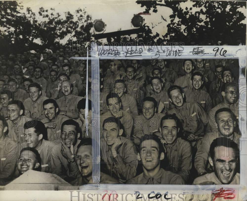 1945 Press Photo US Army soldiers at a comedy show in the South Pacific- Historic Images