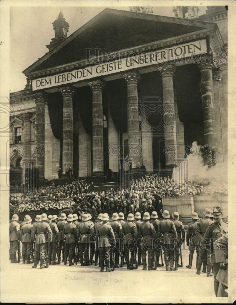 1924 Press Photo Honor guard at World War I memorial ceremony in Germany- Historic Images