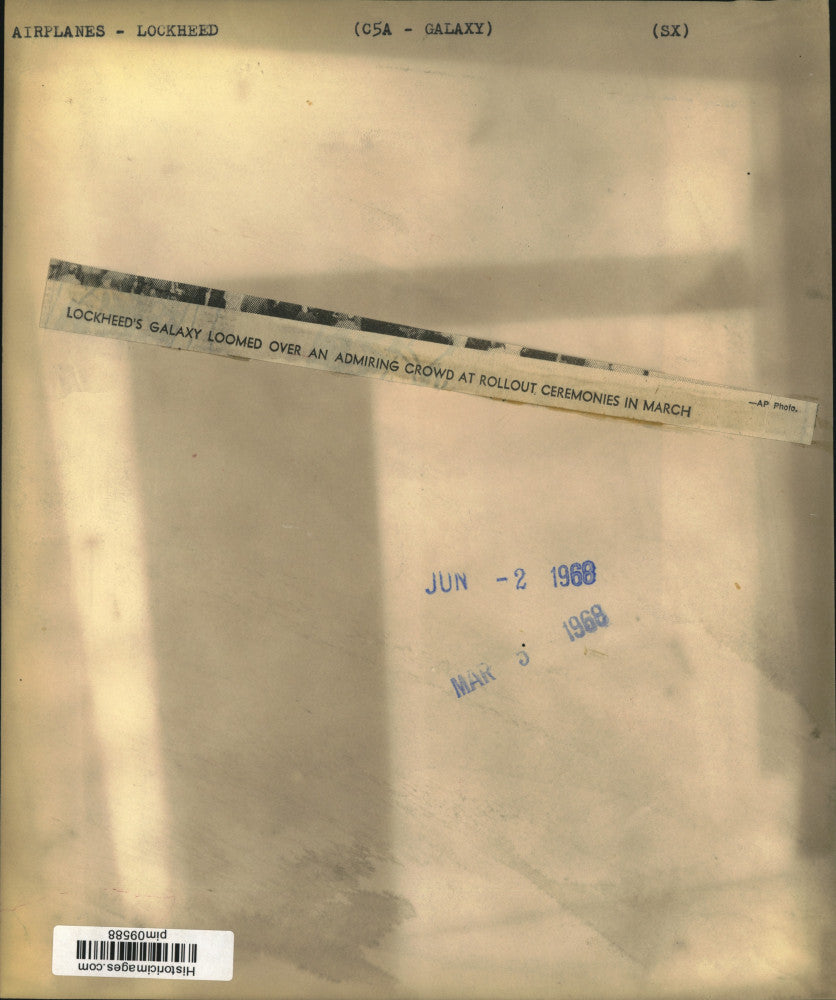 1968 Press Photo President Johnson & crowd at roll-out of C5A "Galaxy" plane, GA