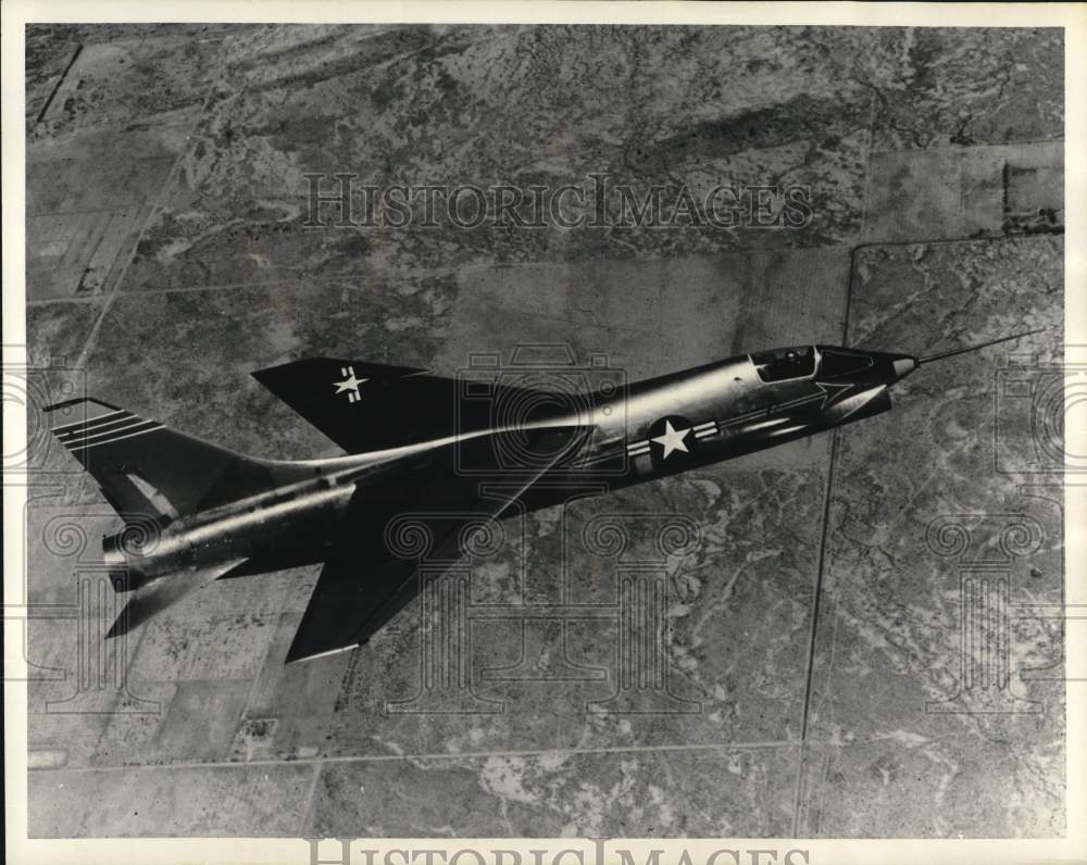 1955 Press Photo US Navy XF8U-1 jet fighter during test flight over California- Historic Images