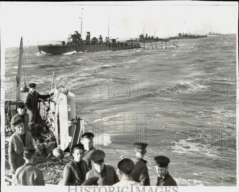 Load image into Gallery viewer, 1939 Press Photo British Minesweepers at Work during World War II - pim12368
