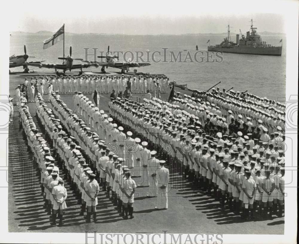 1952 Press Photo British Defense Minister Lord Alexander &amp; HMS Ocean Crew, Korea- Historic Images