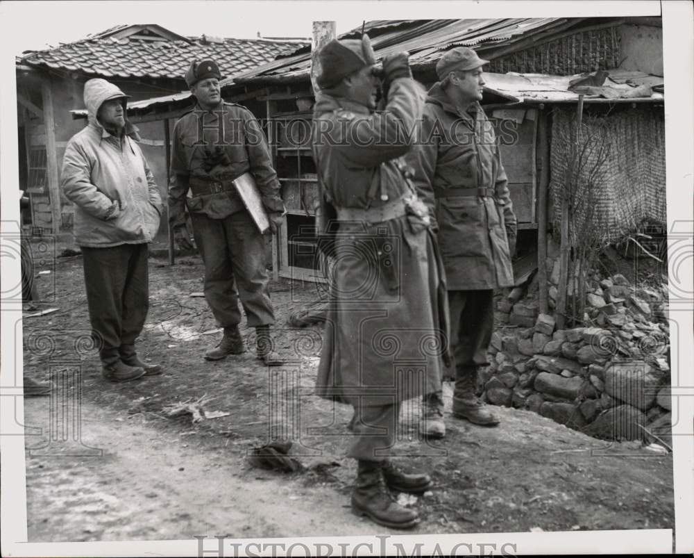 1951 Press Photo General Matthew Ridgway, Correspondent Frank Cannoff in Korea- Historic Images