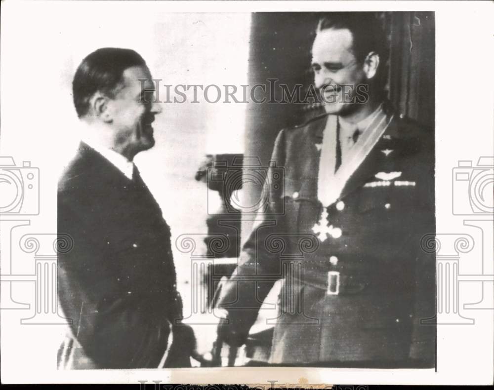 1944 Press Photo Colonel Elliott Roosevelt Honored with British Decoration- Historic Images