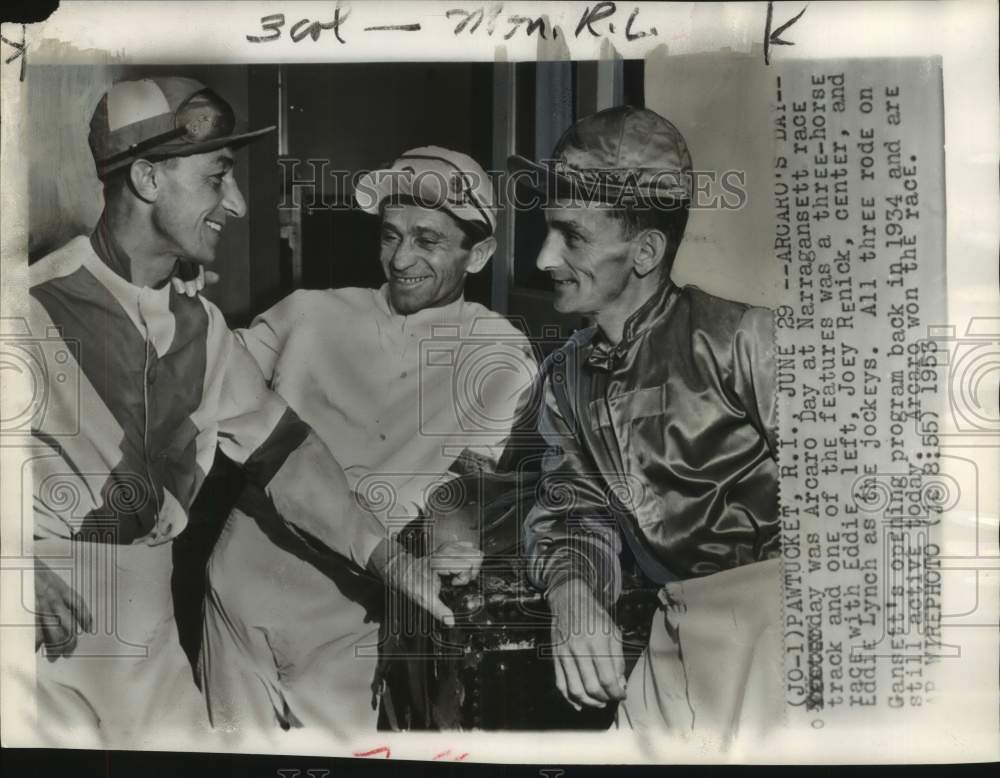 1953 Press Photo Jockey Eddie Arcaro with Joey Renick &amp; Eddie Lynch at Pawtucket- Historic Images