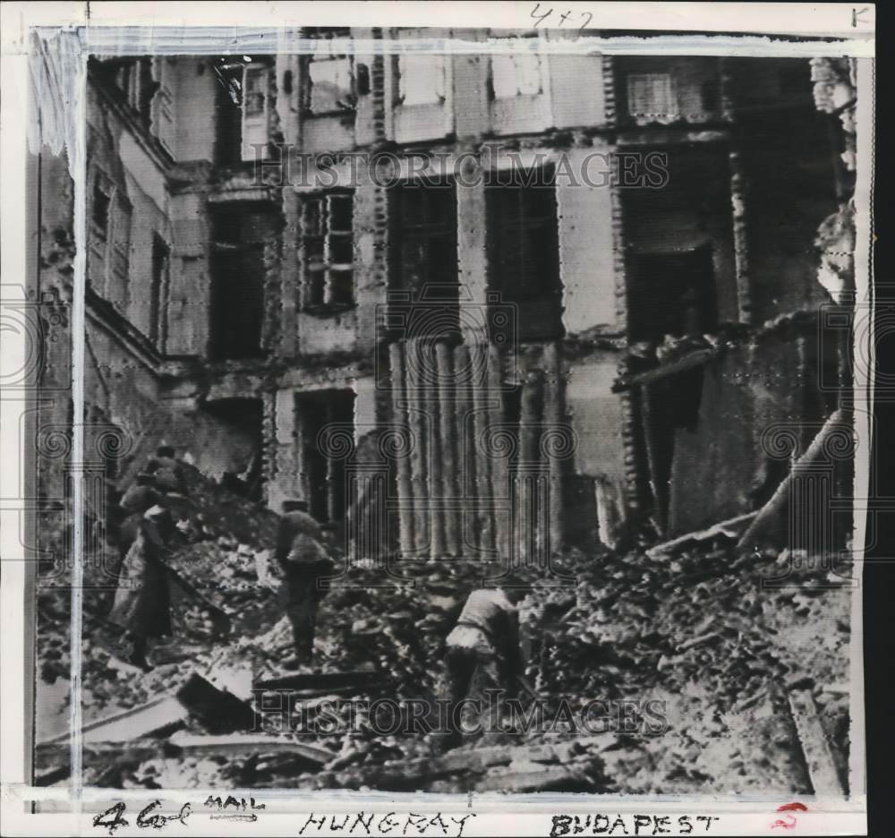 1956 Press Photo House in rubble after Russian attacks in Budapest, Hungary