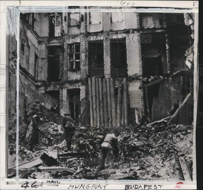 Load image into Gallery viewer, 1956 Press Photo House in rubble after Russian attacks in Budapest, Hungary
