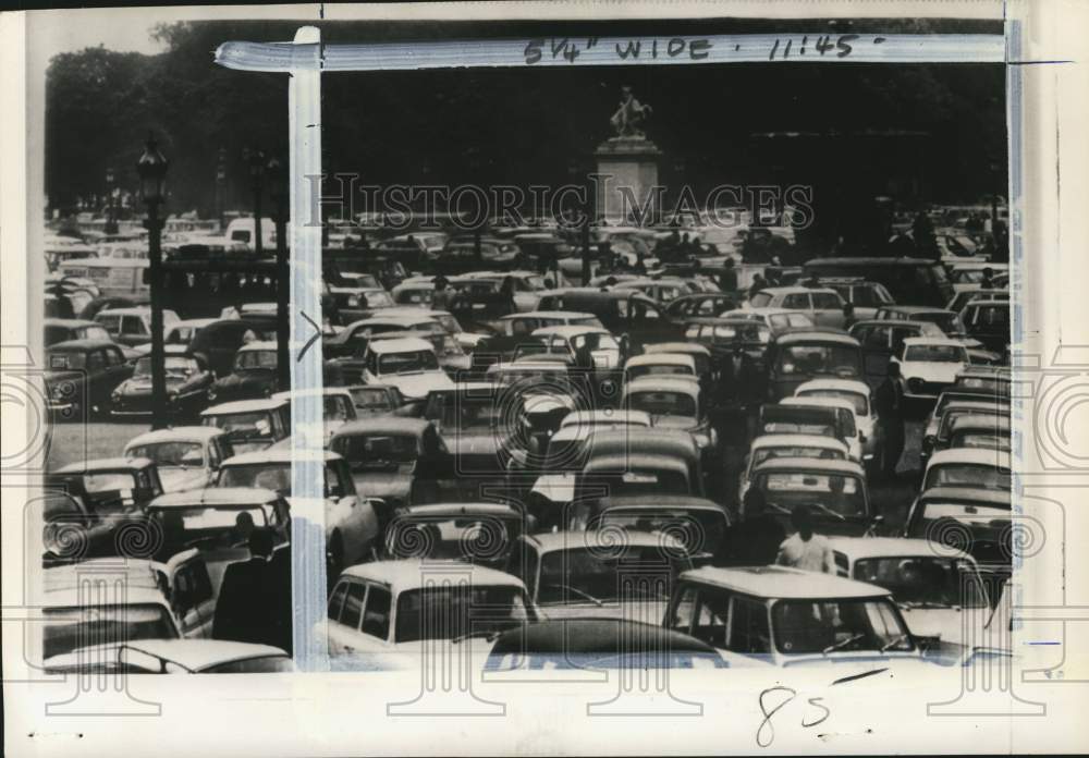 1968 Press Photo Cars in a traffic jam, Paris, France - pio01823