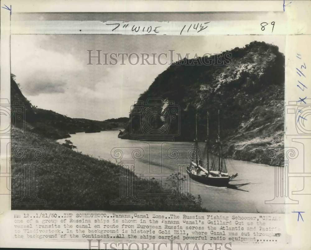 1950 Press Photo A Russian ship transits the Panama Canal's Gaillard Cut- Historic Images
