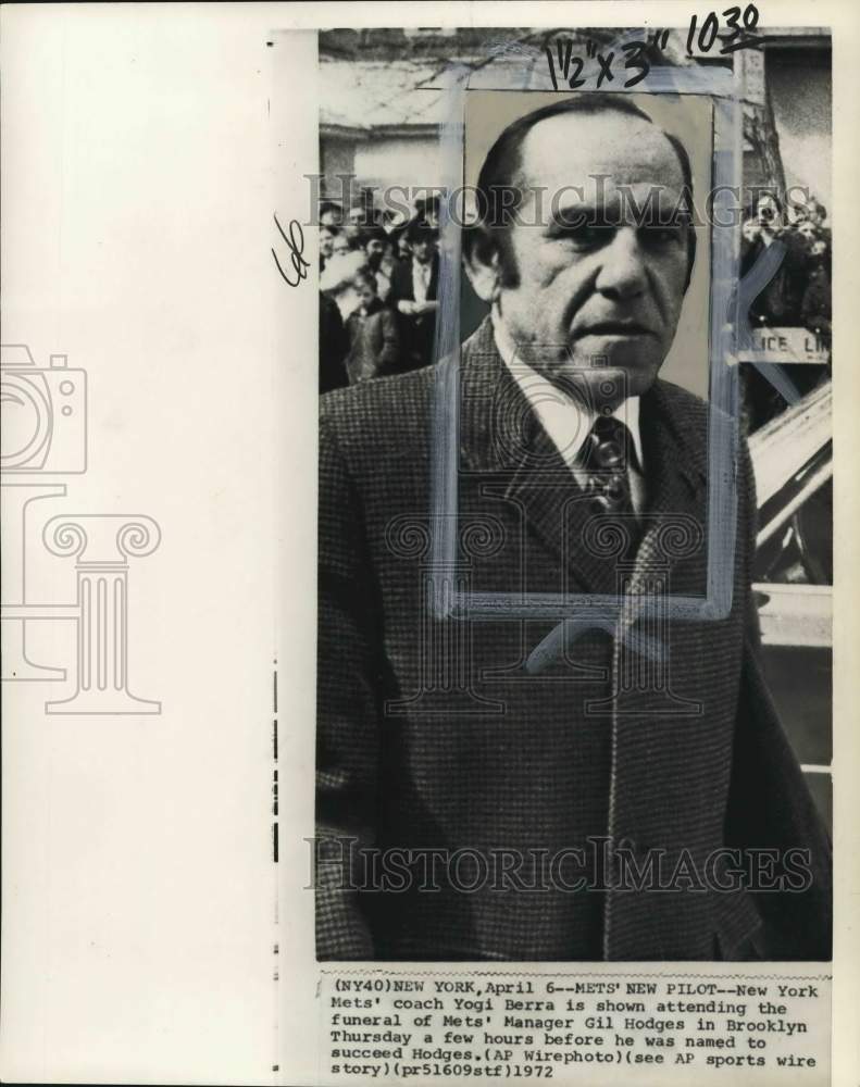 1972 Press Photo New York Met&#39;s coach Yogi Berra attends funeral of Gil Hodges- Historic Images