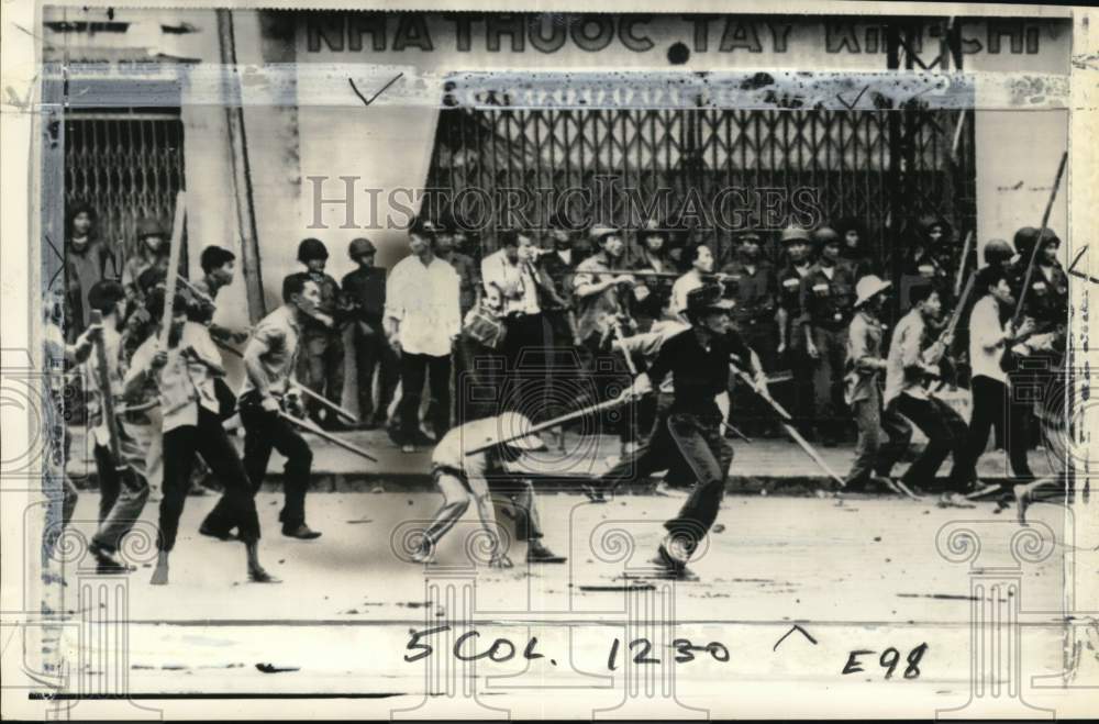 1964 Press Photo Buddhist demonstrators against Catholics, Saigon, Vietnam