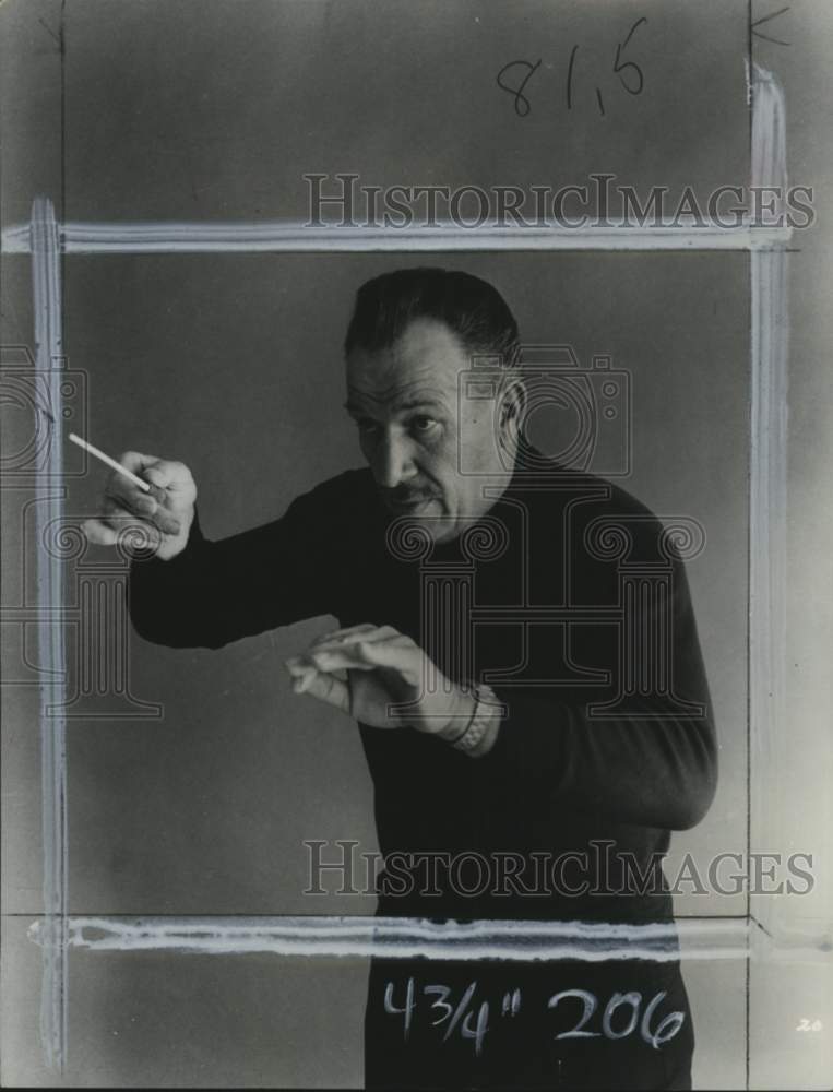 1969 Press Photo Choral director Roger Wagner on tour, Opera House, Seattle- Historic Images