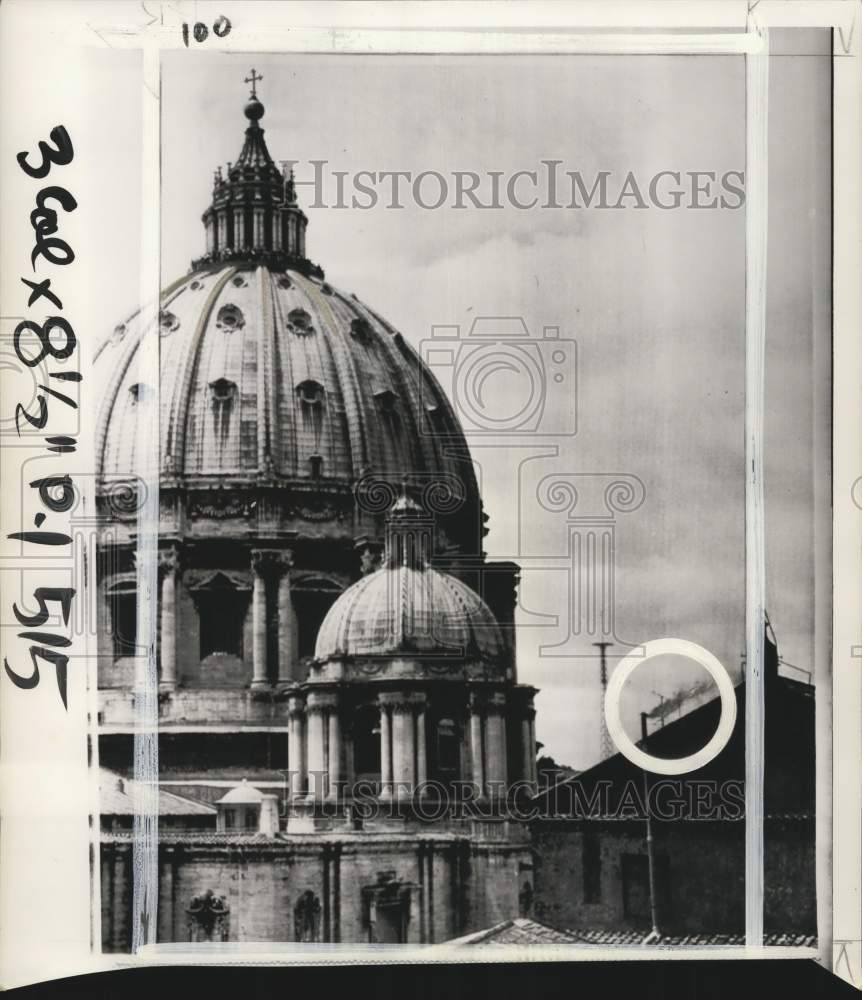 1963 Press Photo Smoke comes out of Sistine Chapel, St Peter's Basilica, Vatican
