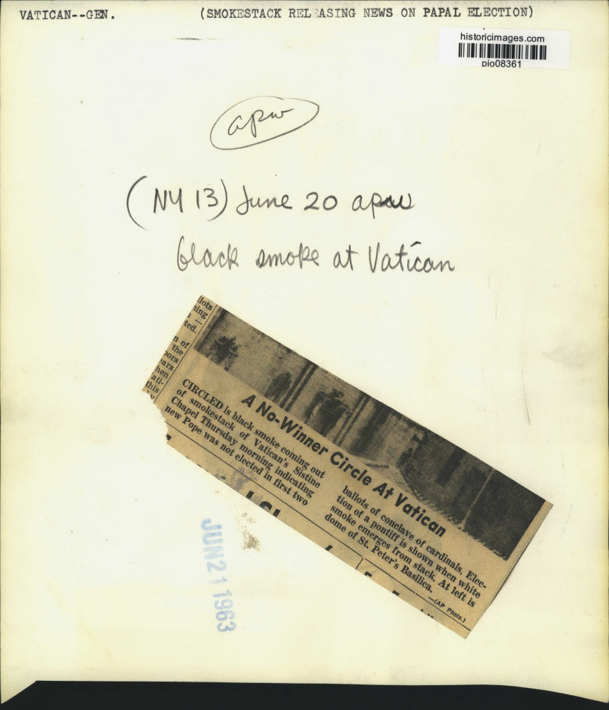 1963 Press Photo Smoke comes out of Sistine Chapel, St Peter's Basilica, Vatican