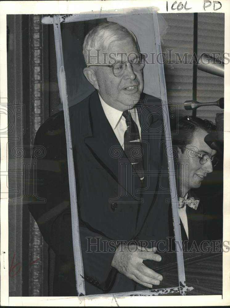 1957 Press Photo Defense Secretary Charles Wilson gives Atomic Energy Report