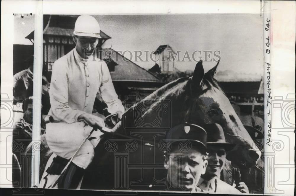 1955 Press Photo RAF Captain Peter Townsend on horse Nemrod in England- Historic Images
