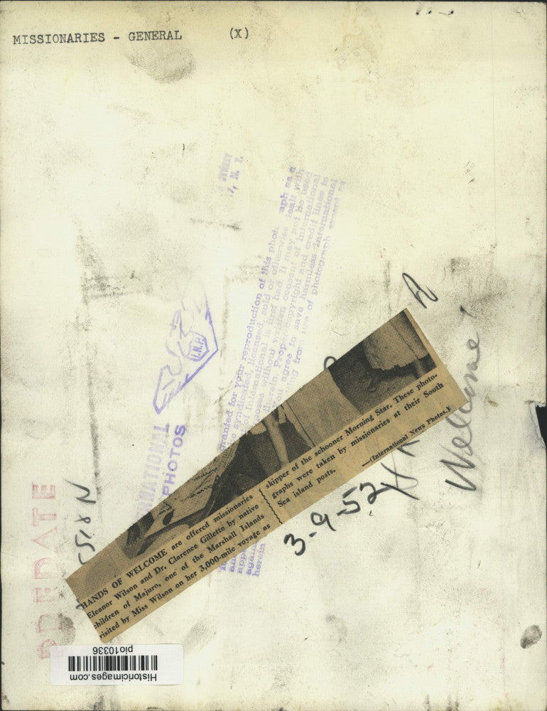 1952 Press Photo Missionaries greeted by children on island of Majuro