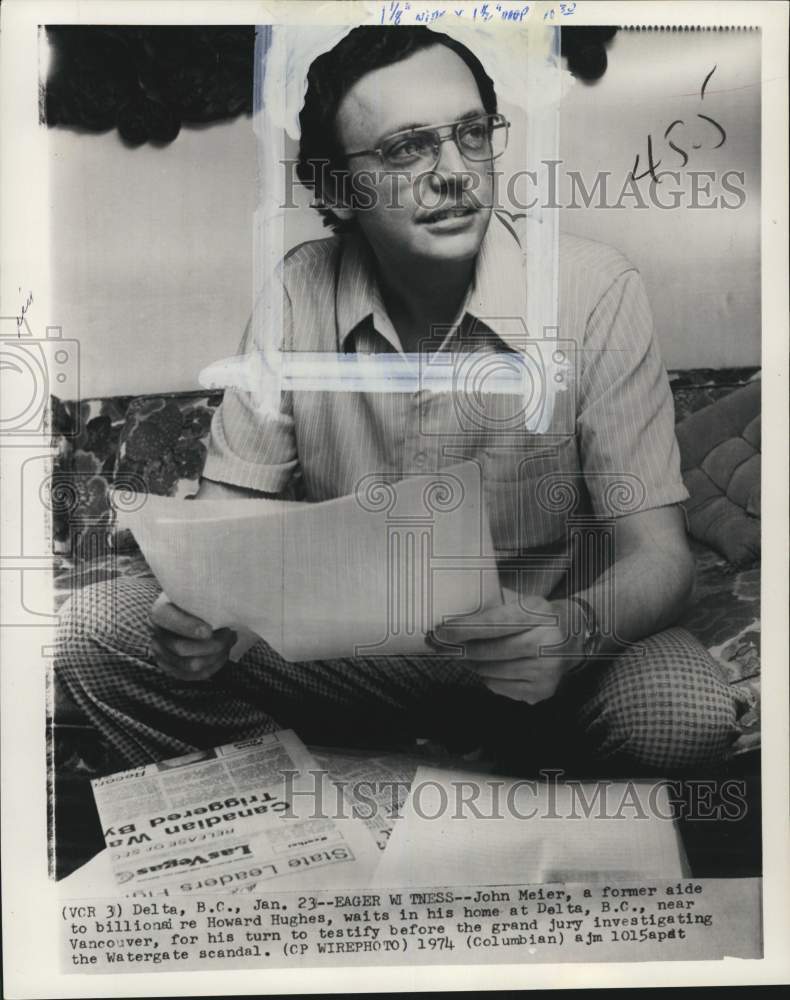 1974 Press Photo John Meier reads paper in Delta, British Columbia home