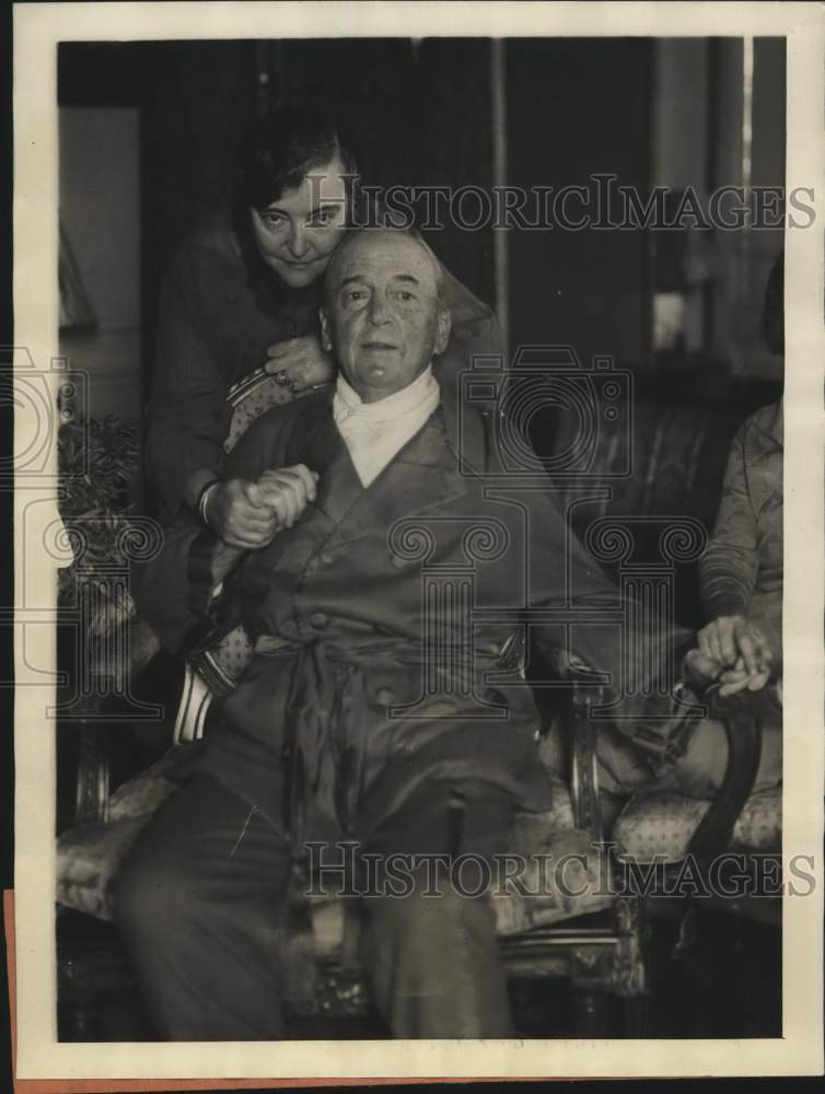 1925 Press Photo Mr. &amp; Mrs. Chauncey Olcott in their New York home - pio12300- Historic Images