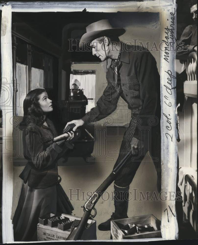 1949 Press Photo Nancy Olson with Randolph Scott in &quot;Canadian Pacific&quot;- Historic Images