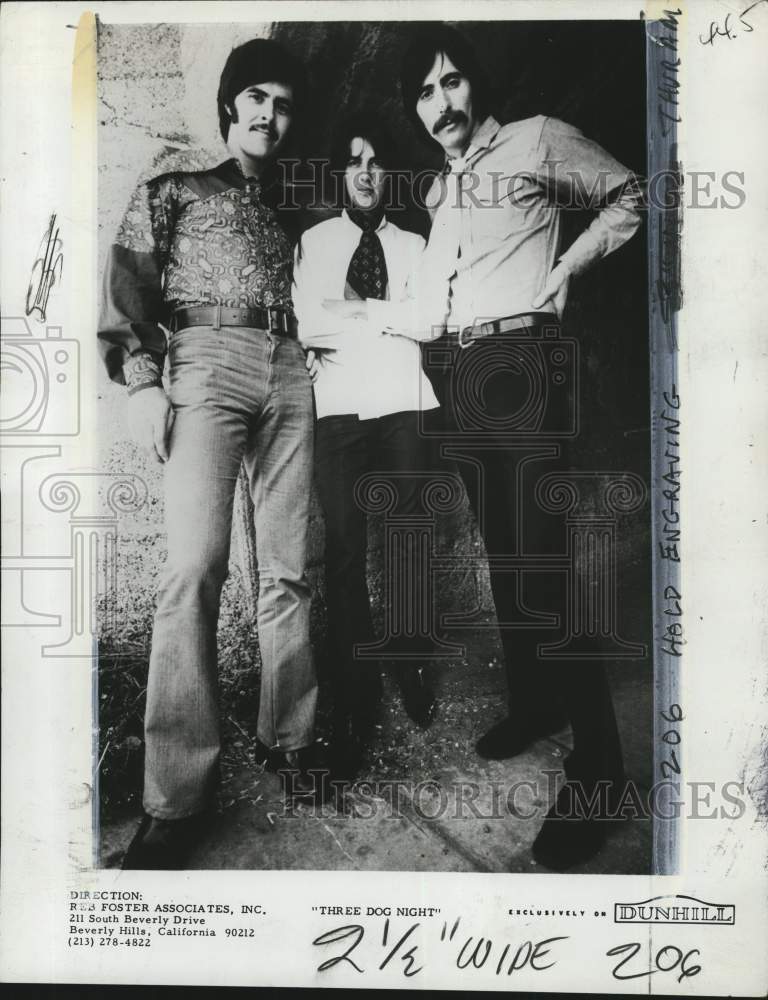 1975 Press Photo Members of the band &quot;Three Dog Night&quot; - pio12430- Historic Images