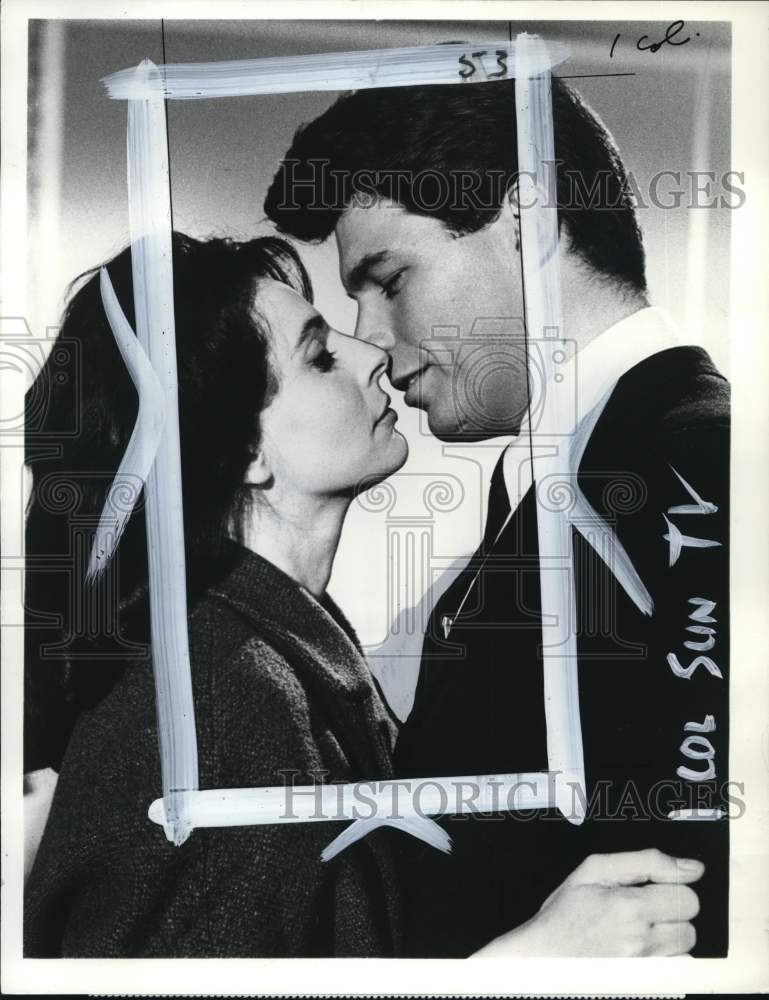1963 Press Photo Madlyn and Tony Young in "77 Sunset Strip" on ABC Television- Historic Images