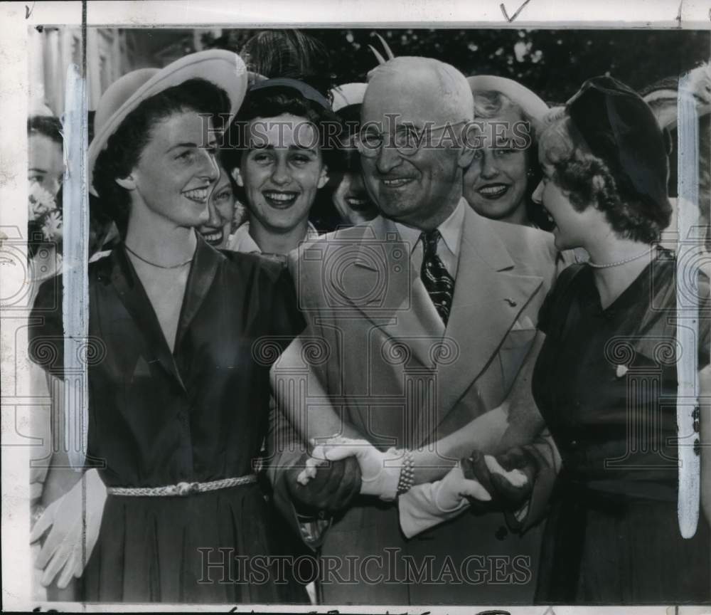 1948 Press Photo President Harry Truman with Joy Daniel &amp; Ernestine Smith- Historic Images