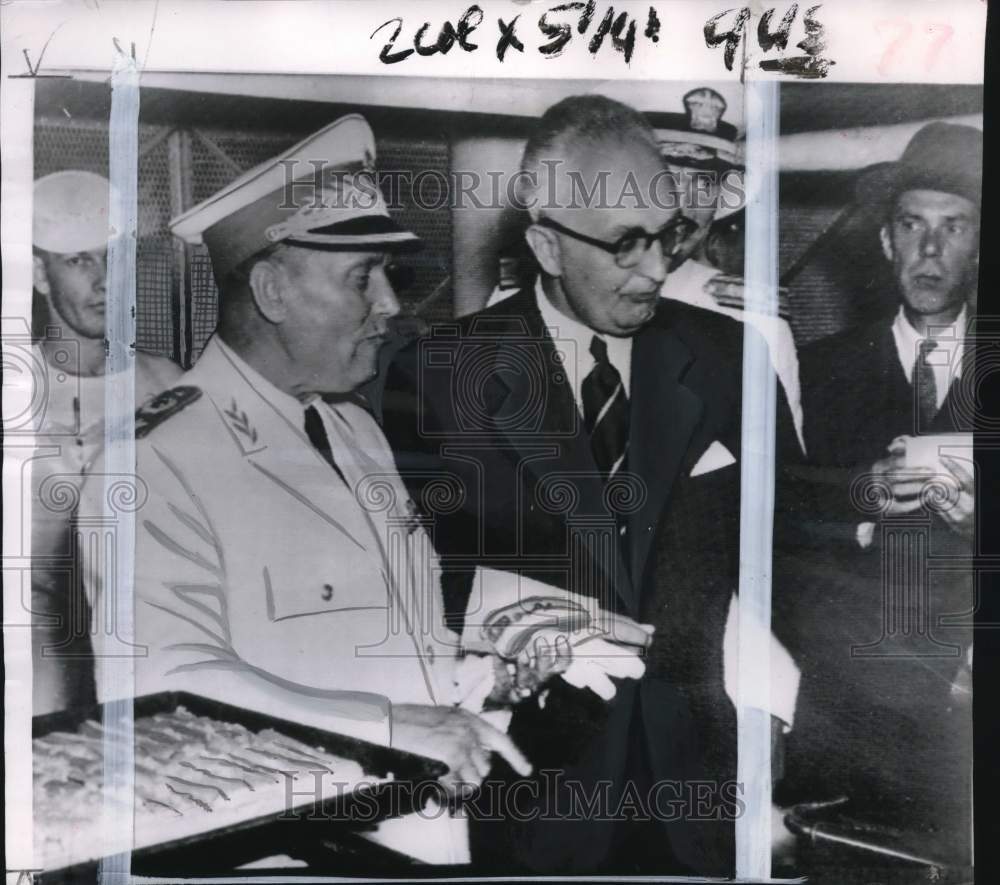 1952 Press Photo Yugoslav &amp; US officials eating hot dogs on US aircraft carrier- Historic Images