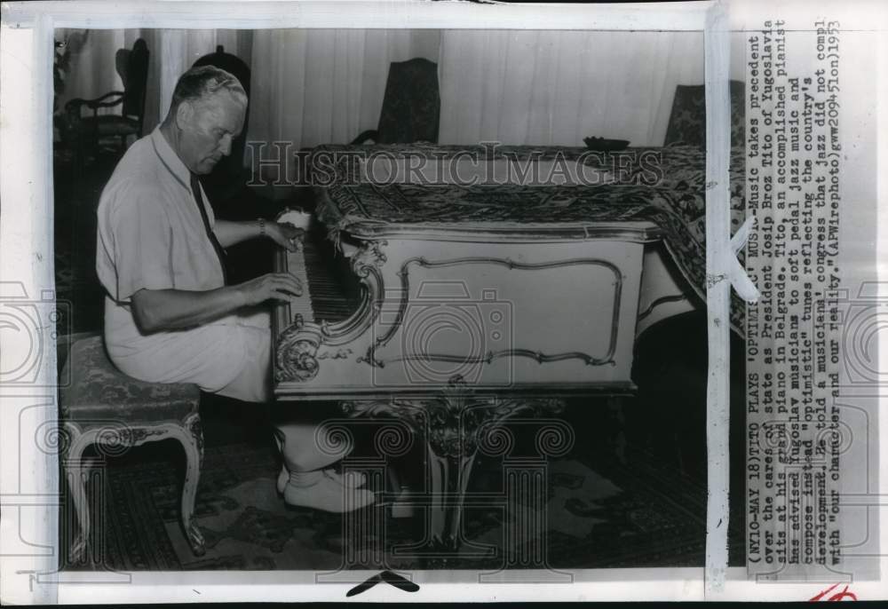 1953 Press Photo Yugoslavia President Josip Broz Tito plays piano in Belgrade- Historic Images