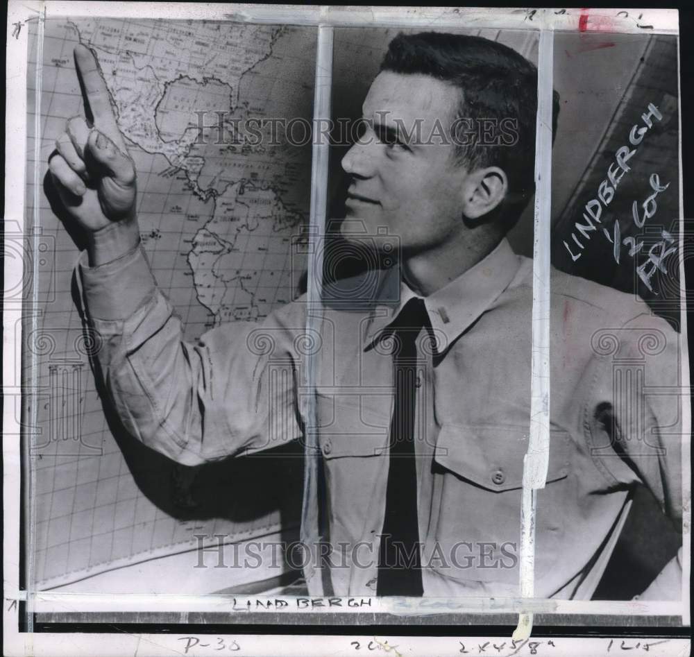 1956 Press Photo US Navy Lieutenant Jon Lindbergh points out spot on world map