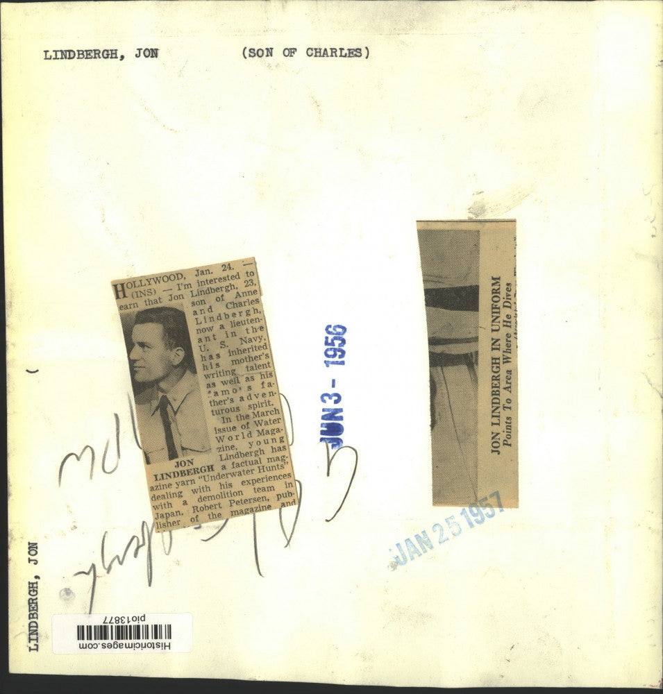 1956 Press Photo US Navy Lieutenant Jon Lindbergh points out spot on world map