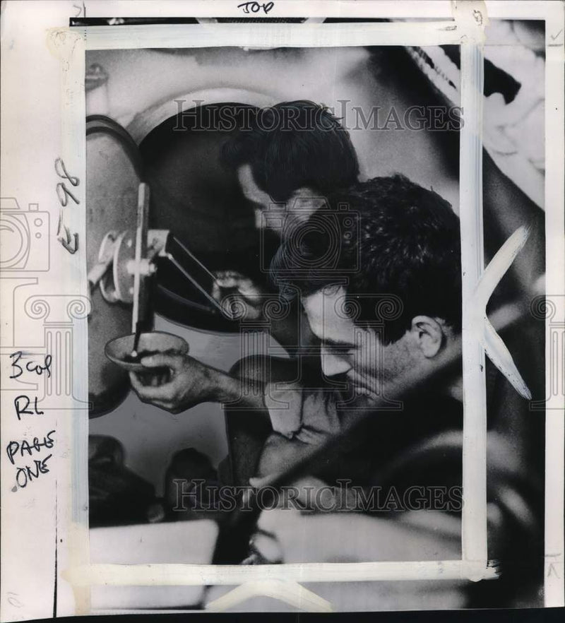 Load image into Gallery viewer, 1964 Press Photo Divers Jon Lindbergh &amp; Robert Stenuit in decompression chamber
