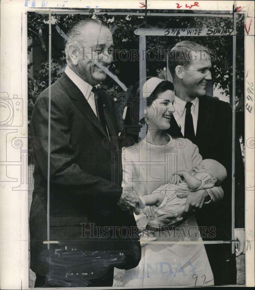 1967 Press Photo President Patrick Johnson with daughter, son-in-law & Grandson- Historic Images