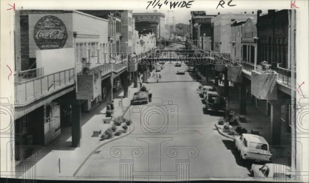 1967 Press Photo Buildings &amp; vehicles at Morristown street in Tennessee- Historic Images