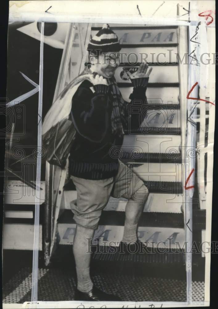 1955 Press Photo Red Buttons as the &quot;Kupke Kid&quot; at airport in New York- Historic Images