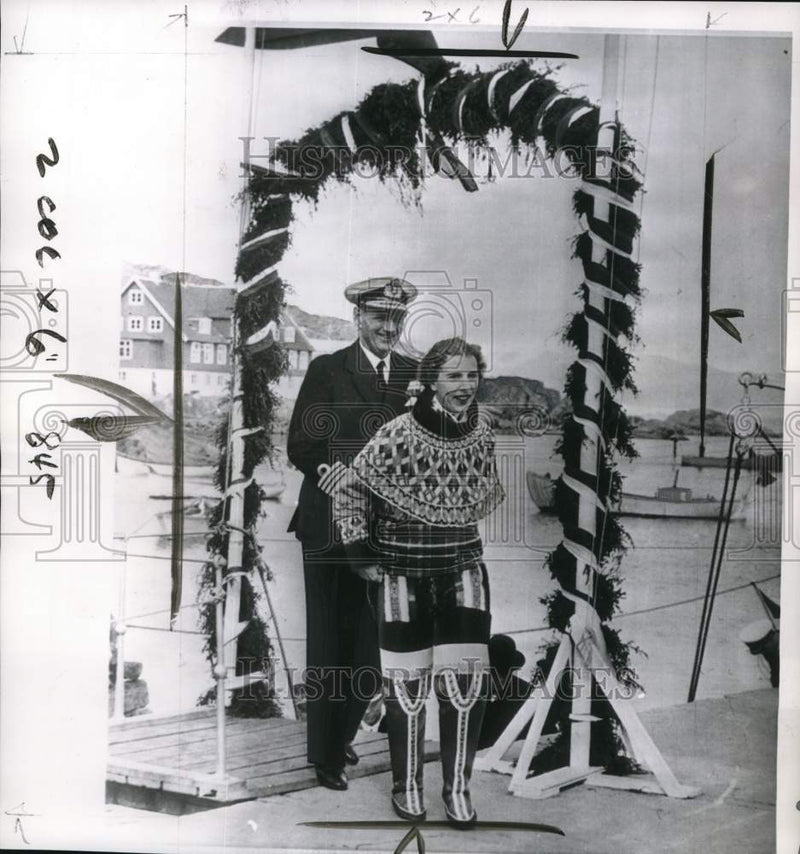 Load image into Gallery viewer, 1952 Press Photo Queen Ingrid and King Frederik of Denmark visit Greenland
