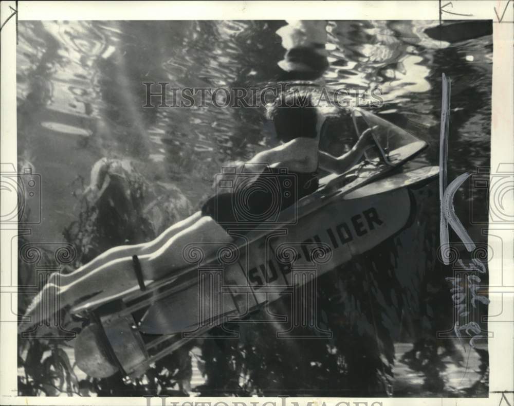 1957 Press Photo Sally Young demonstrates sub-glider underwater - pio22492- Historic Images