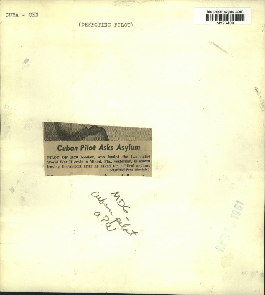 1961 Press Photo World War II aircraft pilot leaves airport in Miami, Florida