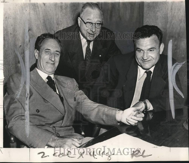 Load image into Gallery viewer, 1953 Press Photo Harry Bridges, Henry Schmidt &amp; J.R. Robertson meet in CA
