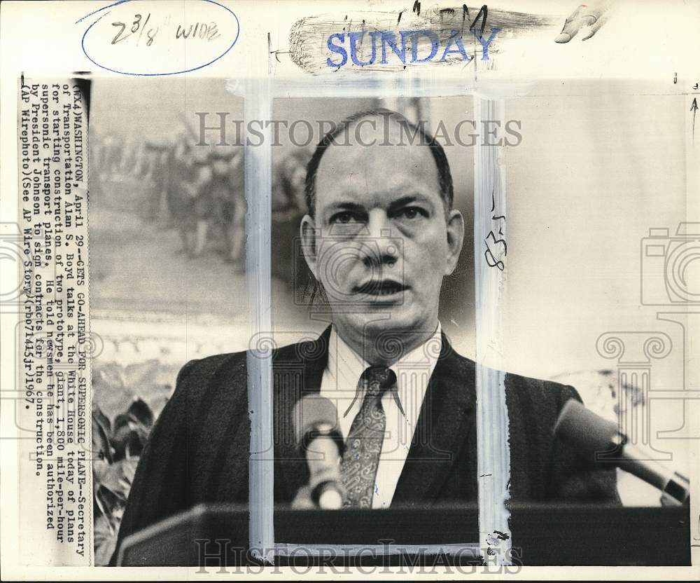 1967 Press Photo Secretary Alan Boyd at supersonic plane news conference in DC