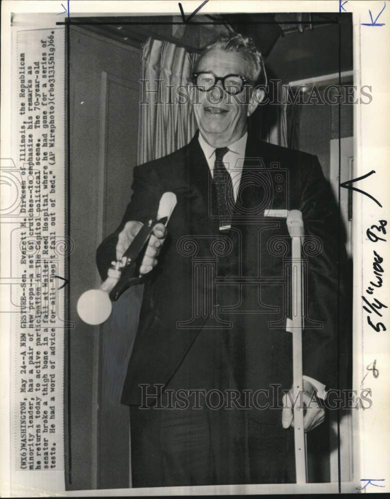 1966 Press Photo Senator Everett Dirksen with crutches arrives at Senate in DC- Historic Images